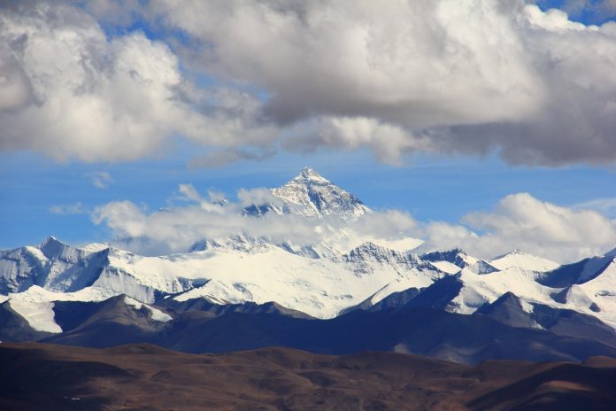 mount-everest-1502349_1280