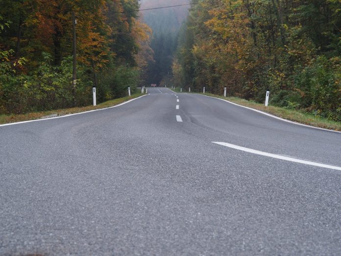 road-2875845_1280