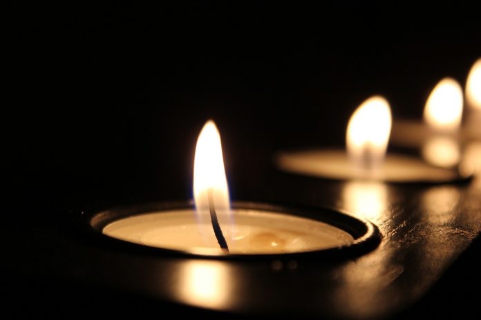 candles-2181896_1280