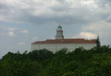 Átadták az ország első illatmúzeumát Pannonhalmán